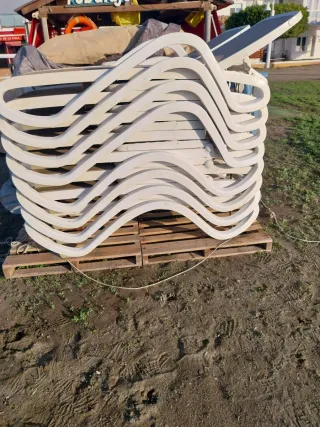 Sombrilla de playa de mimbre