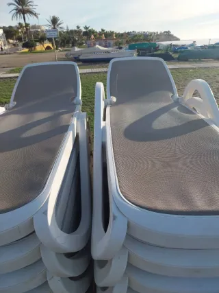 Sombrilla de playa de mimbre