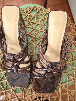 Sandalias tacón pitón marrón