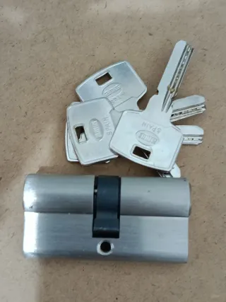 Cerradura AMIG Spain con 4llaves