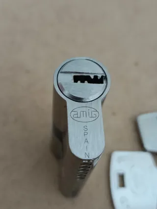 Cerradura AMIG Spain con 4llaves