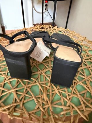 Sandalias tacón negras tiras finas