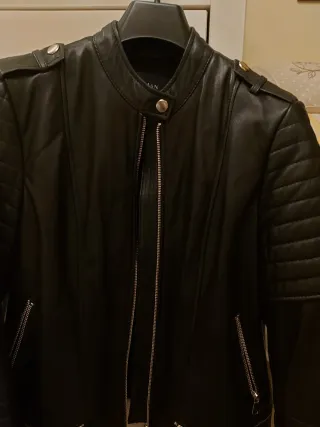 Cazadora de piel negra