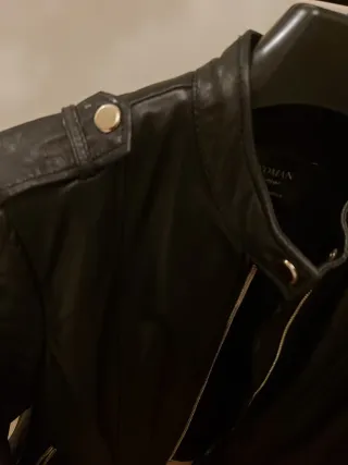 Cazadora de piel negra