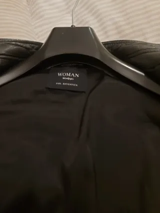 Cazadora de piel negra