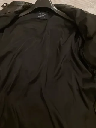 Cazadora de piel negra