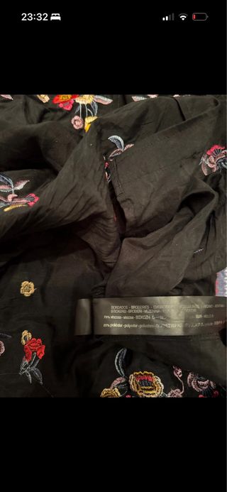 Camisa larga negra bordada