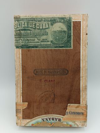 Caja de puros H. Upmann, antigua.