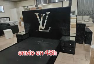 Dormitorio negro y plata con canapé
