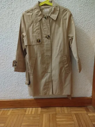Gabardina Zara Niña Beige Talla 7 años.
