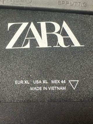 Abrigo Zara Negro con Capucha y Pelo