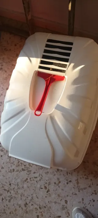 Arenero para gato con puerta