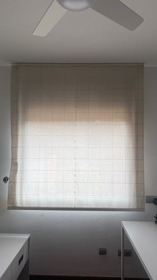 Cortina corta a nivel ventana habitacion niña