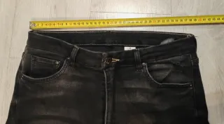 Jeans neri strappati