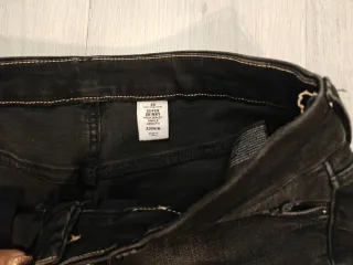 Jeans neri strappati