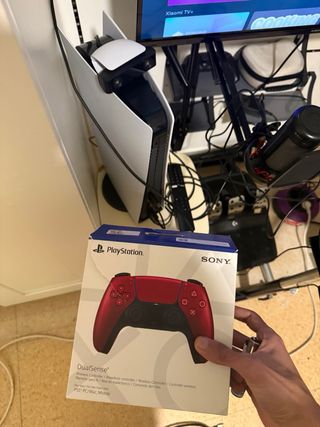 Consola PS5 1TB Blanca con un mando precientado