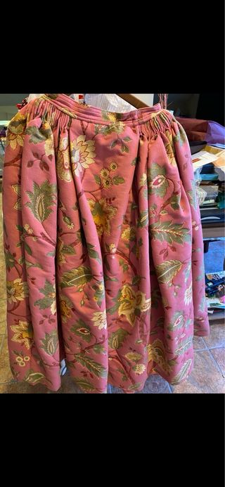 Traje de Huertana rosa y rojo