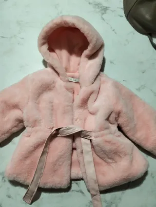 Pellicciotto rosa con cappuccio e cintura