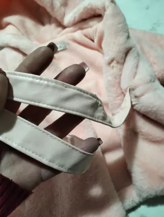 Pellicciotto rosa con cappuccio e cintura