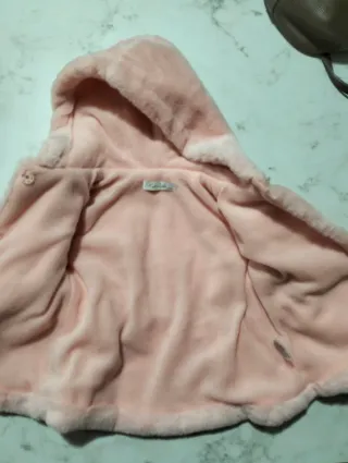 Pellicciotto rosa con cappuccio e cintura