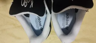 Zapatillas Adidas Korn Negras y Blancas