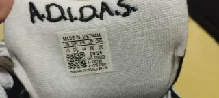 Zapatillas Adidas Korn Negras y Blancas