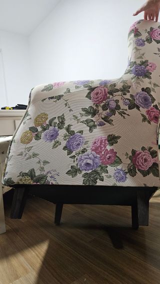 Sillón orejero estampado floral