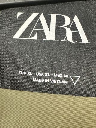 Parka Zara Verde Oliva con Capucha y Pelo