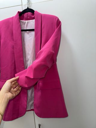 Giacca fucsia con maniche arricciate