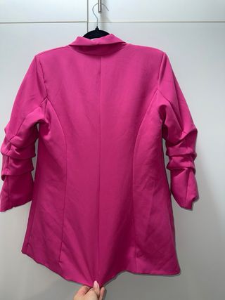 Giacca fucsia con maniche arricciate