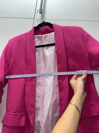 Giacca fucsia con maniche arricciate