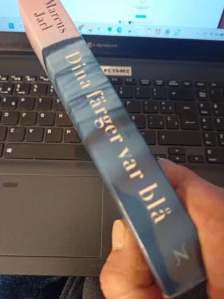 Dina färger var blå