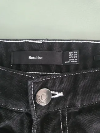 Pantalones cargo Bershka negros con pespuntes