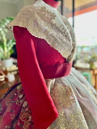 Traje de Fallera Rojo y Dorado. Corpiños y falda.