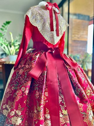 Traje de Fallera Rojo y Dorado. Corpiños y falda.