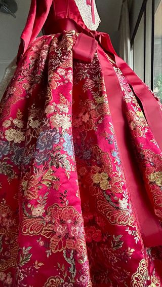 Traje de Fallera Rojo y Dorado. Corpiños y falda.
