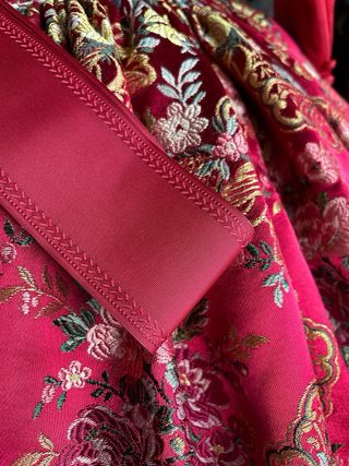 Traje de Fallera Rojo y Dorado. Corpiños y falda.