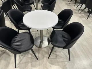 Sillas polipiel negras