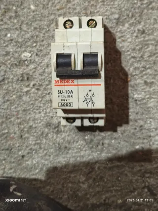 Magnetotérmicos varios (15A, 10A, 20A, 5A y 25A)