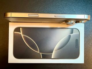 iPhone 16 Pro (128GB - Titanio natural)