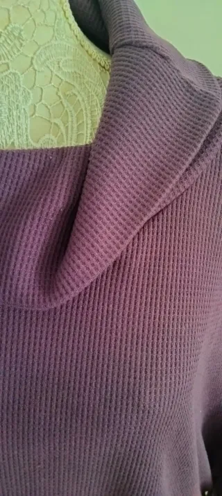Camiseta Morada Cuello Alto Talla Única