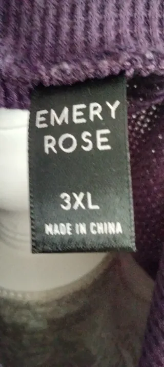 Camiseta Morada Cuello Alto Talla Única