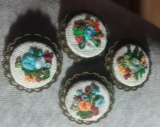 4 Broches Florales Bordados