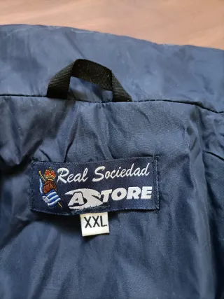 Chubasquero Real Sociedad Azul y Negro