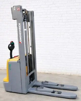 Apilador Eléctrico con batería de Litio