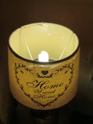 Lámpara de mesa tela beige y pie bronce