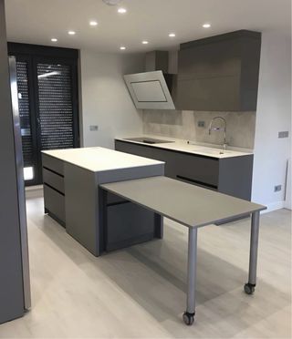 Cocina completa gris y blanca 1900€