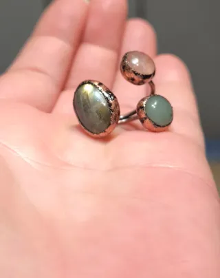 Anillo cobre ajustable con cristales naturales