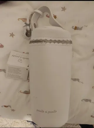 Funda biberón polipiel blanca Pasito a Pasito.