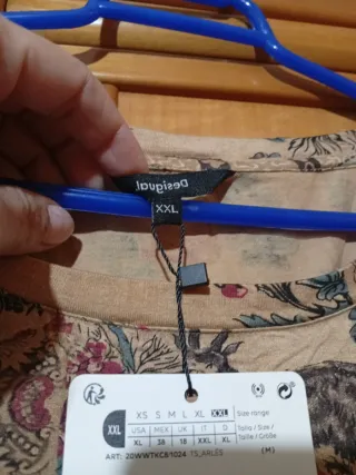 Blusa beige estampada manga larga